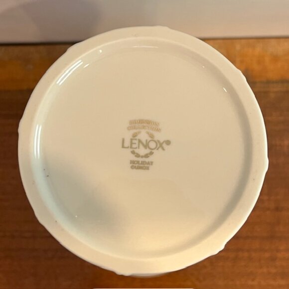 Lenox Holiday Pierced Holly Vase 9" with Box - Picture 11 of 11